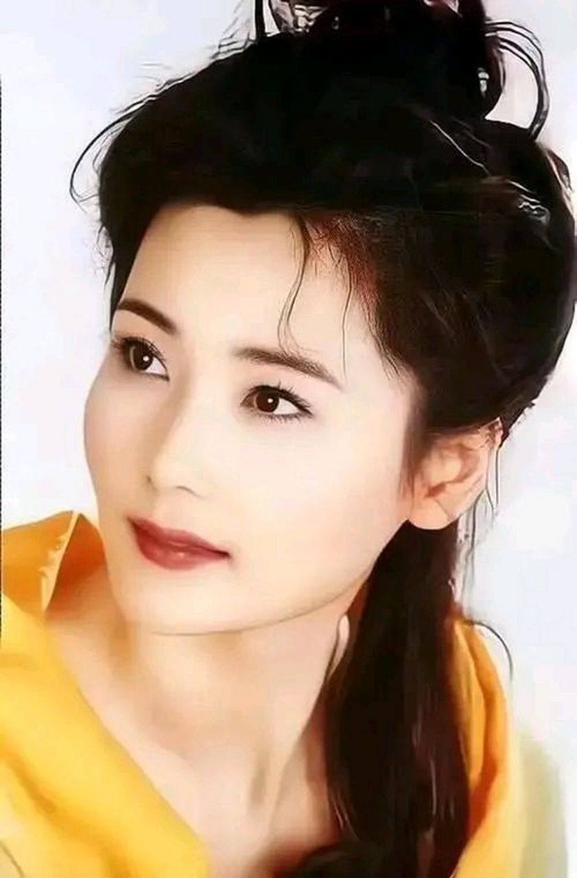 何赛飞是一位非常有个性的女性演员.