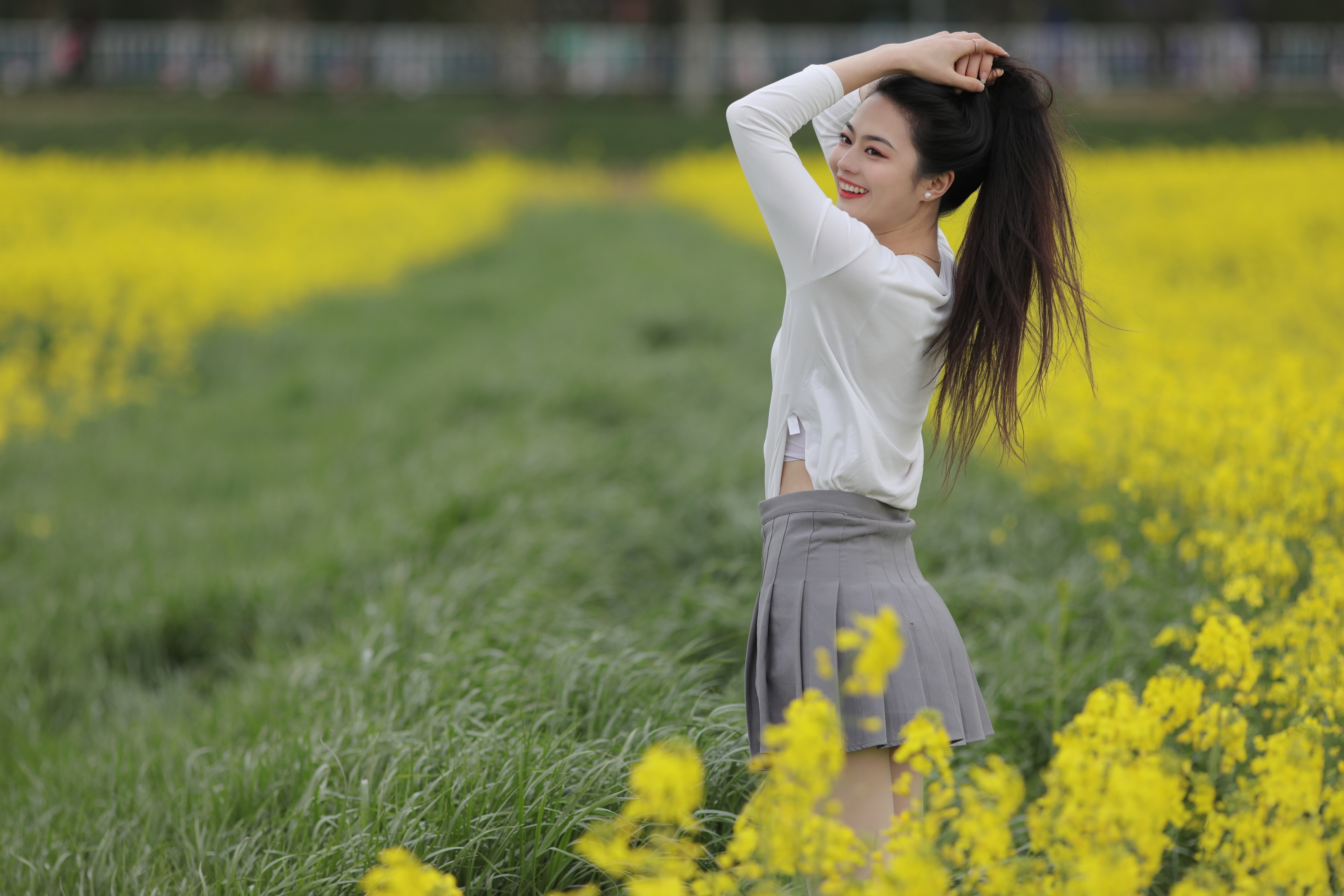 当油菜花遇见美女图片