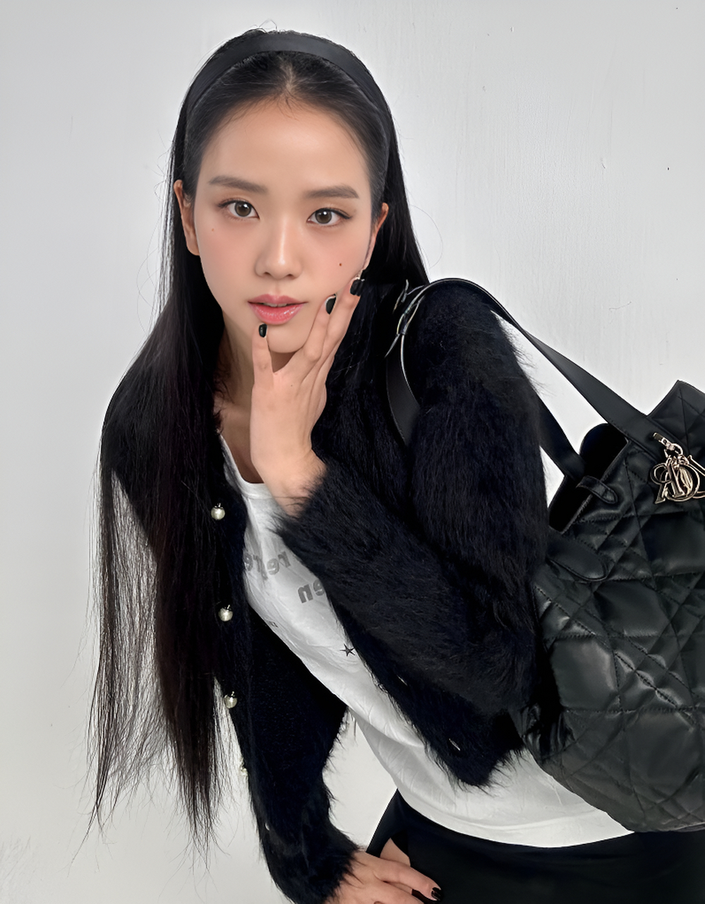 韩国blackpink女团的jisoo(金智秀)最新图片分享:端庄典雅,秀丽无双.