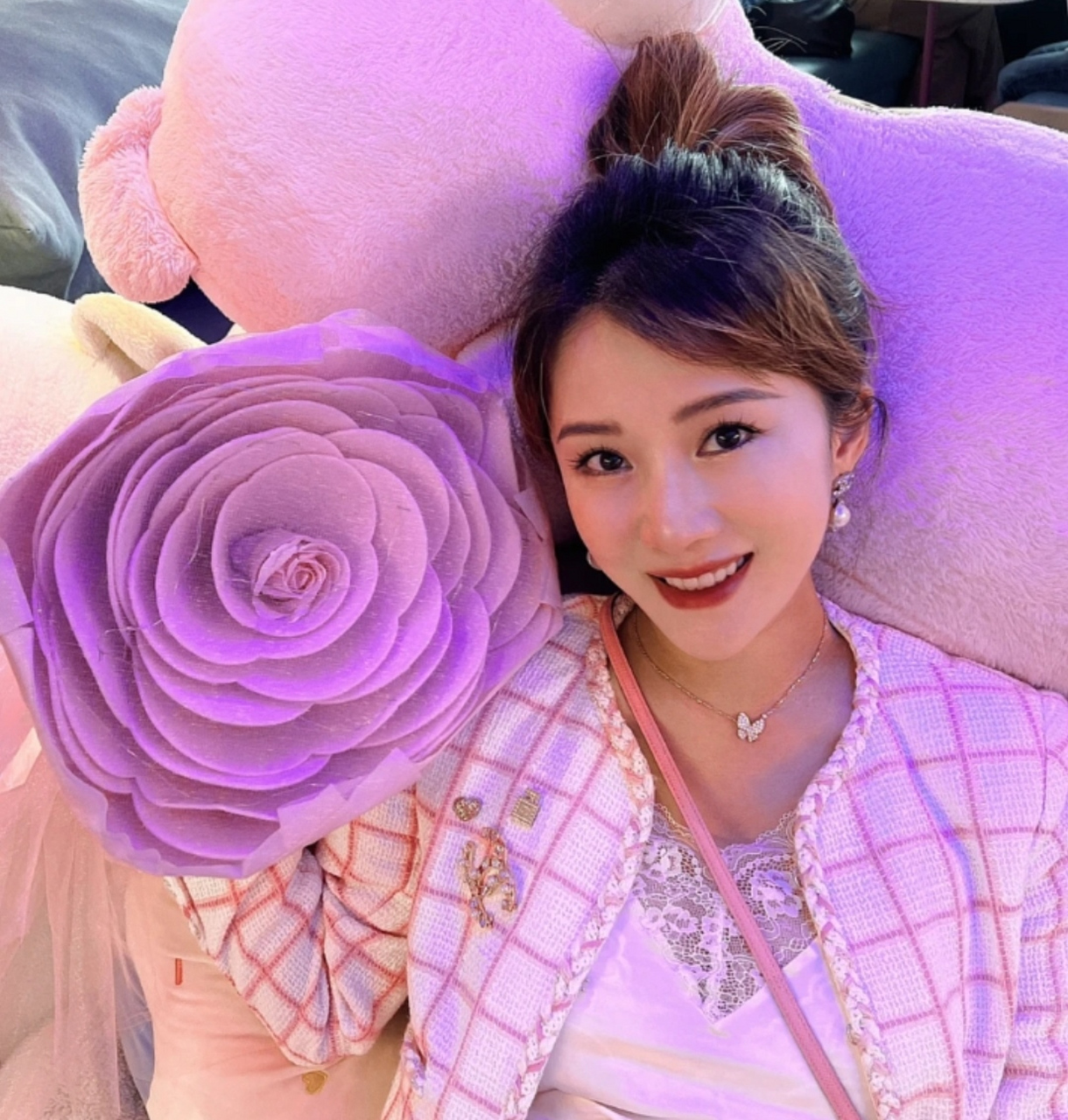 "海藻"李念晒孕晚期美照,怀三胎了还那么年轻苗条,嫁了个好老公,保养