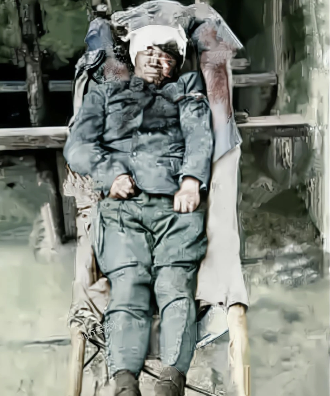 抗日英雄陈钟书的遗容,从照片中我们可以看到,他牺牲时浑身充满着血渍