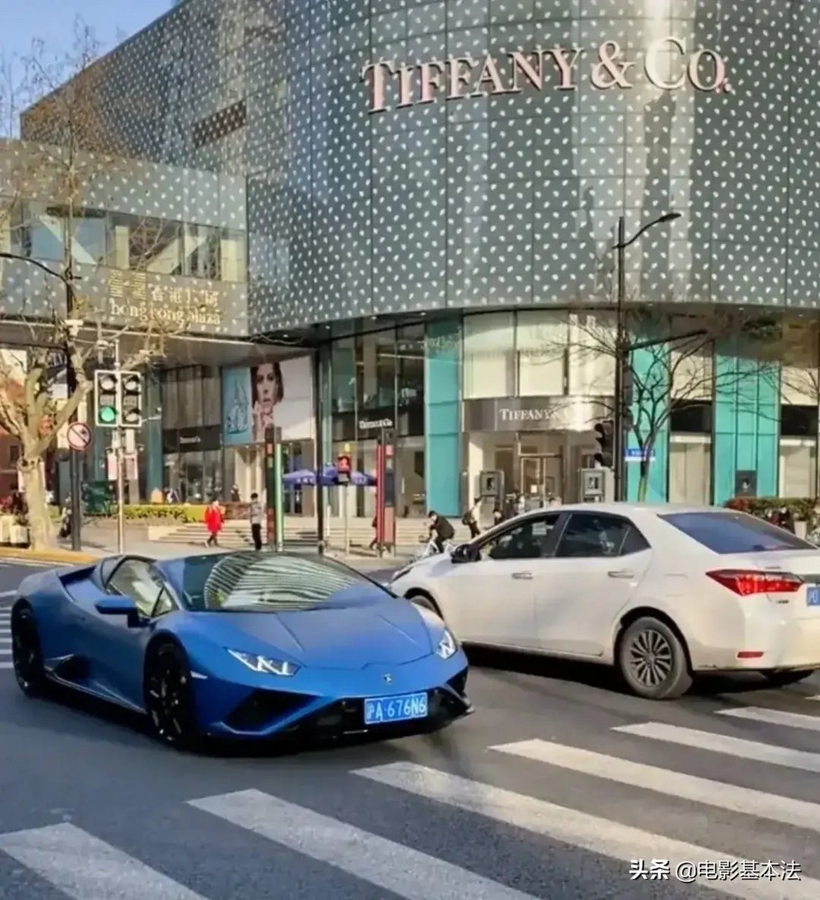 上海街头,有人拍到孙俪开300多万兰博基尼,豪华气派.