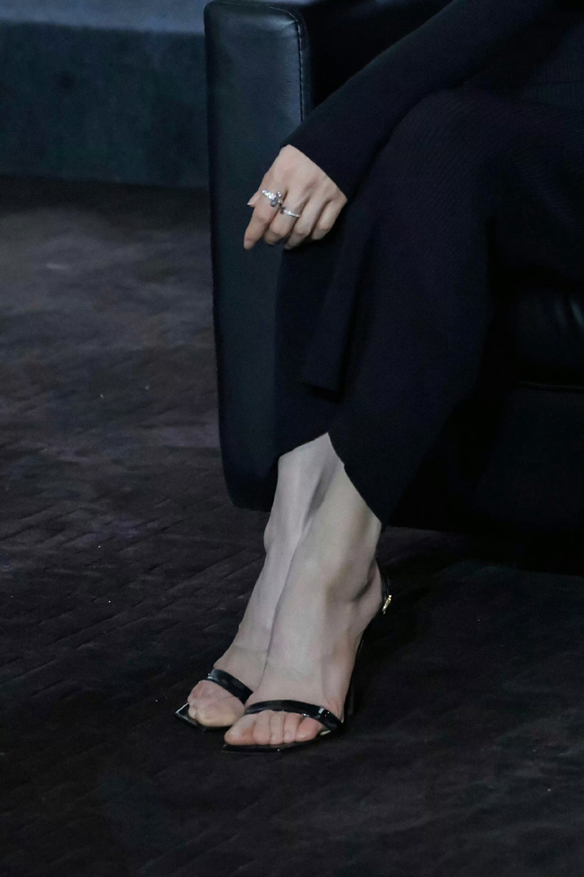 秦岚  高跟凉鞋  大长腿美jio