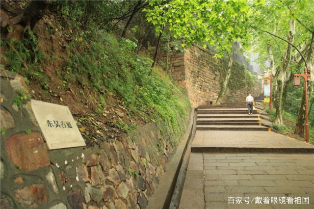 此山海拔不高,却于《三国演义》有关,辛弃疾也曾登临怀古
