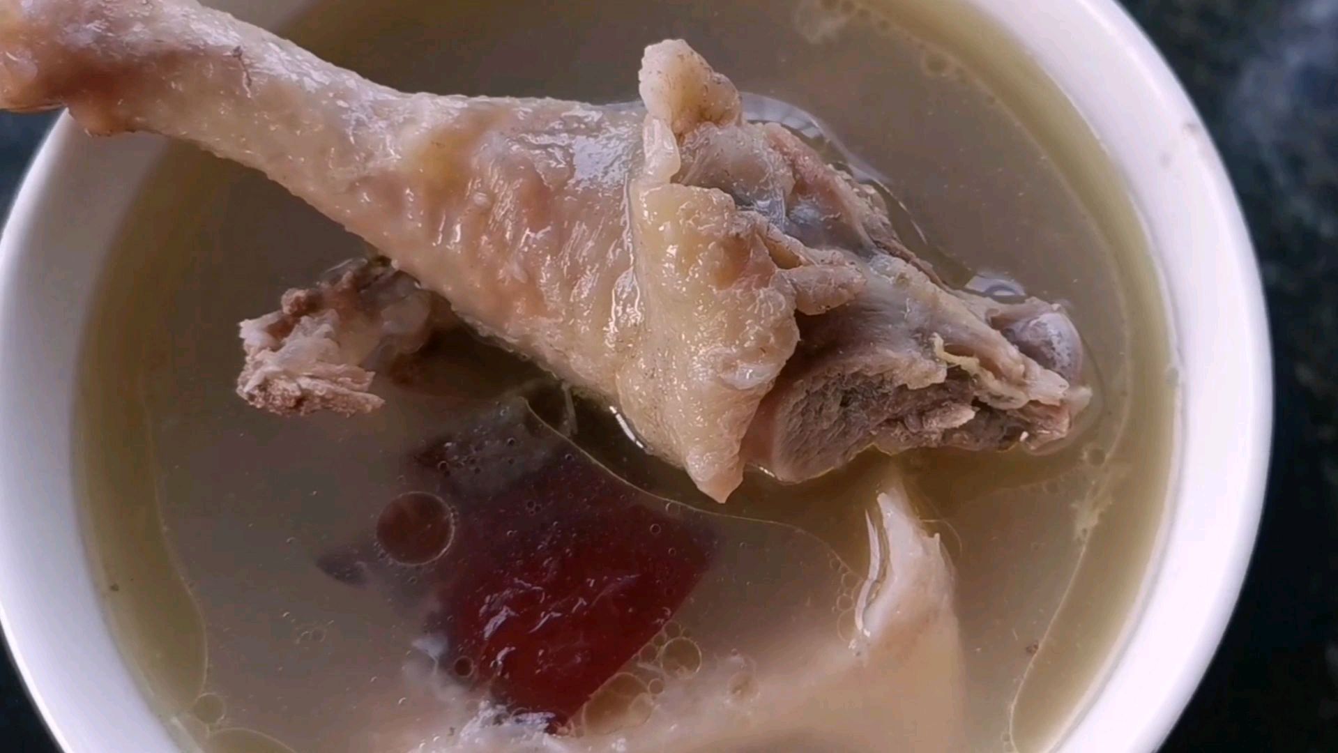 吃榴莲怎能错过榴莲煲鸡汤,滋补还美容养颜,还是那股熟悉的味道