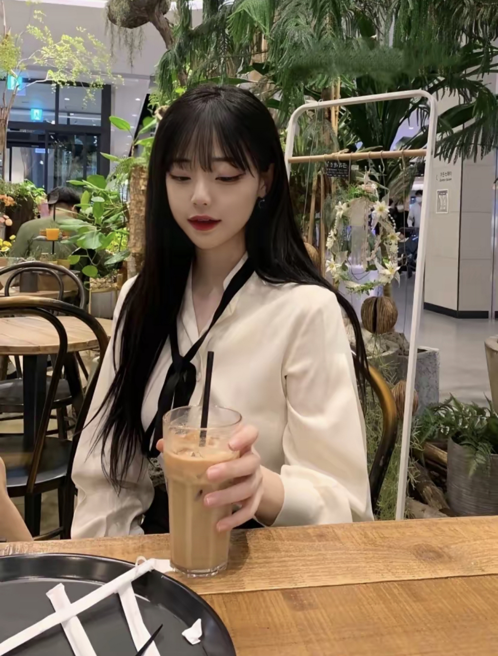 在线迷倒男大学生#张娜英