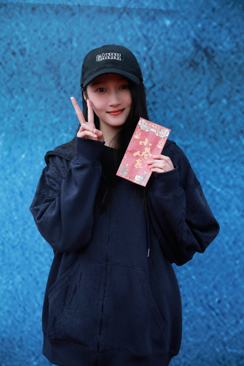 关晓彤晒开机照,期待新剧