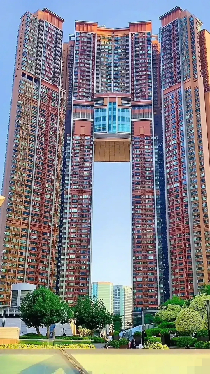 香港这个亿万豪宅,凯旋门; 被誉为亚洲楼王,第一豪宅 开发商是新鸿基