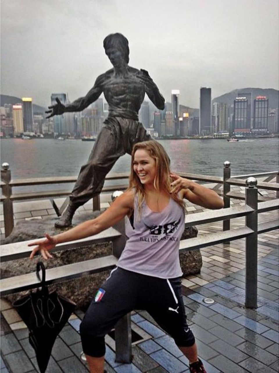 龙达·鲁西(ronda rousey),1987年2月出生于美国加利福尼亚州圣莫尼卡