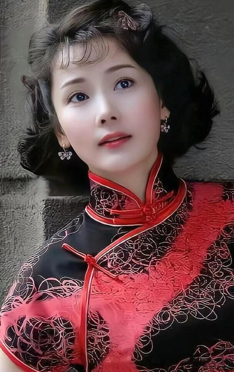 "姨太太专业户"何赛飞,把姨太太的风情万种,野心勃勃和满身红尘演绎的