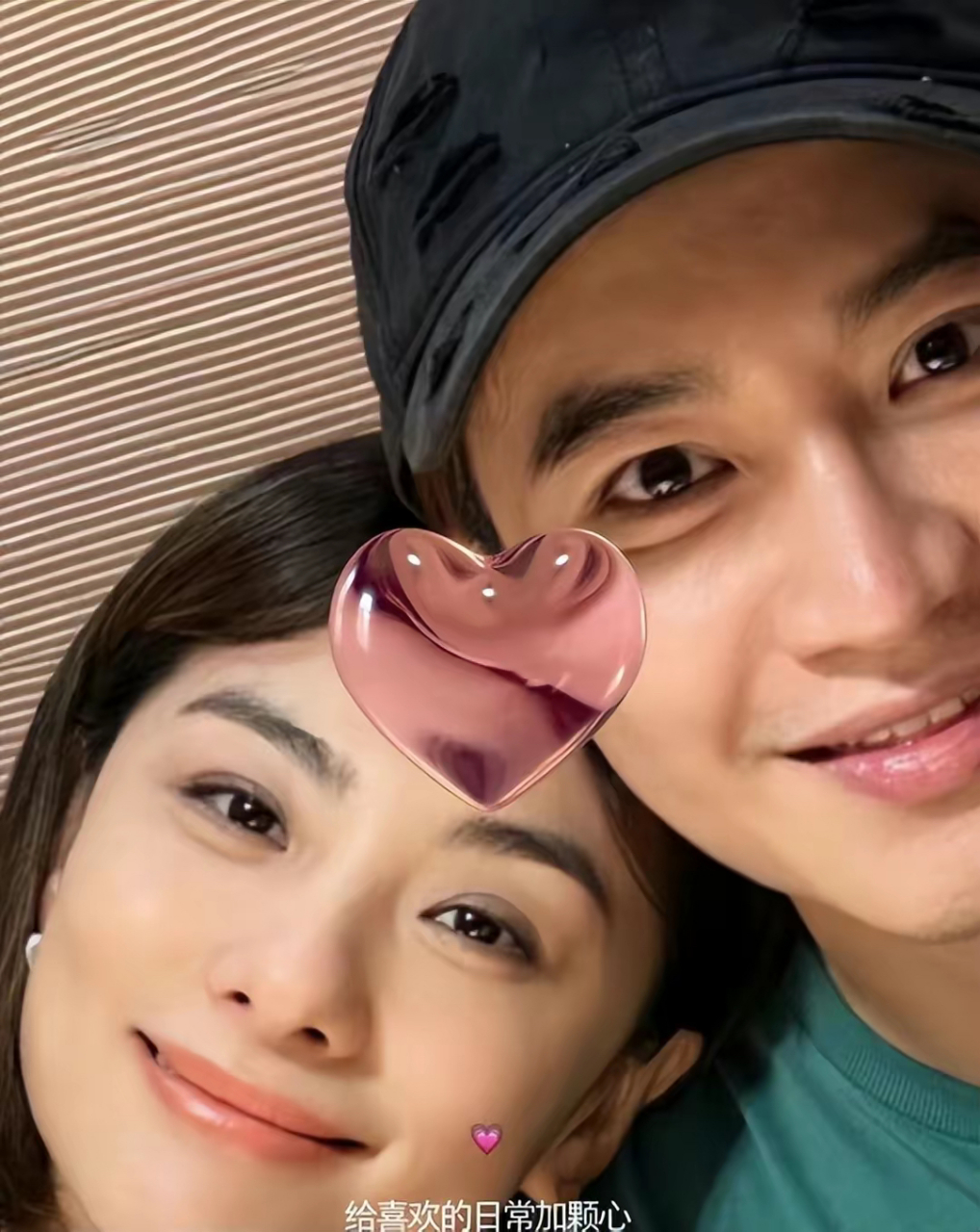 王弢透露老婆生日当天,一家人和往常一样简单的吃饭,然后回家,虽说