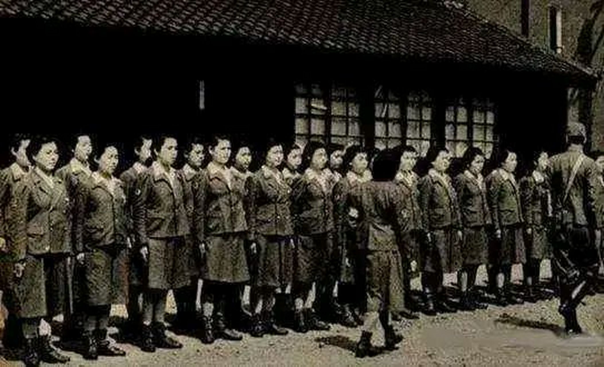 苏联士兵强迫9名日军女战俘和他发生关系,并躲进森林生活了近二十年,9