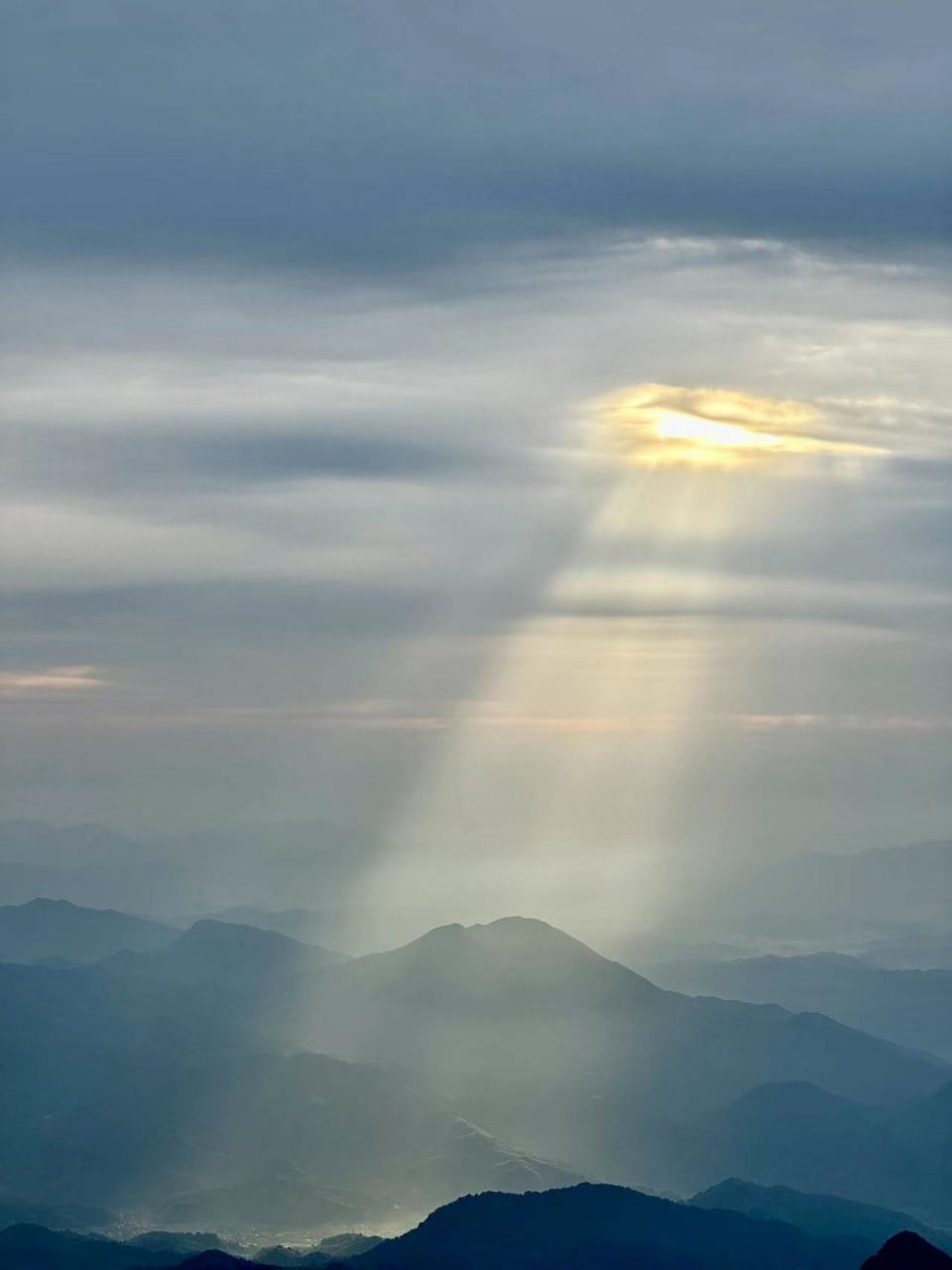 如果说,每个人心里都有一束光,你让它照到什么,那你就会看到什么!