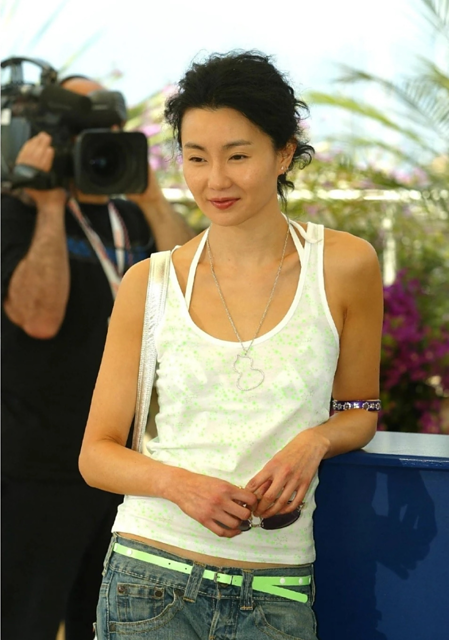 那年,张曼玉只穿背心和牛仔裤就出席了戛纳!曼玉总是这么自然可爱.