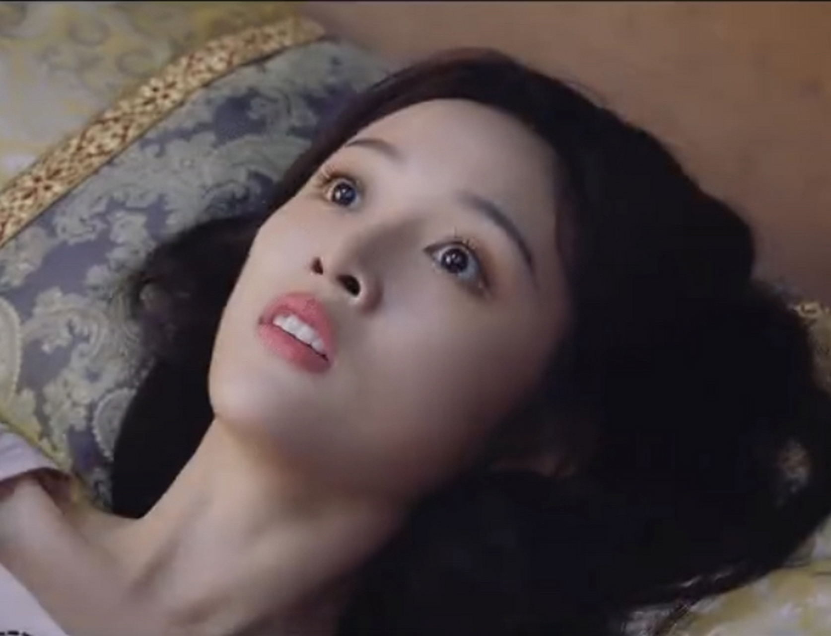 吴宣仪的烤瓷牙做的好龅牙,嘴巴都装不下这口大牙的样子,一张嘴说话