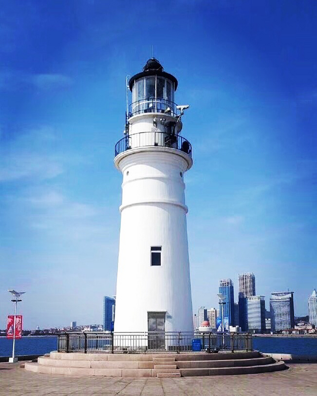 奥帆中心情人坝灯塔 白天和晚上不一样的美