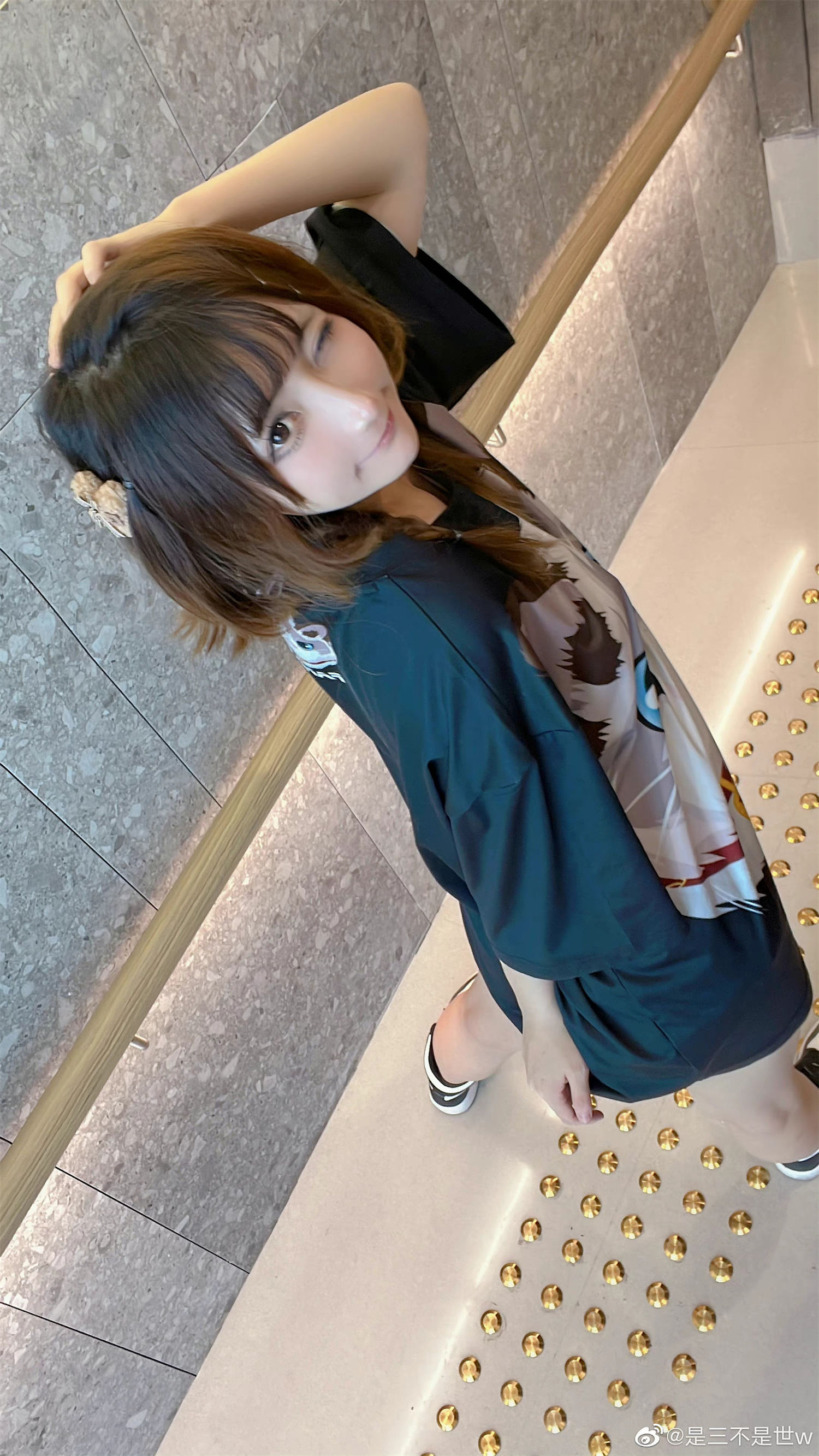 是三不是世w个人资料，一个可爱的甜酷少女