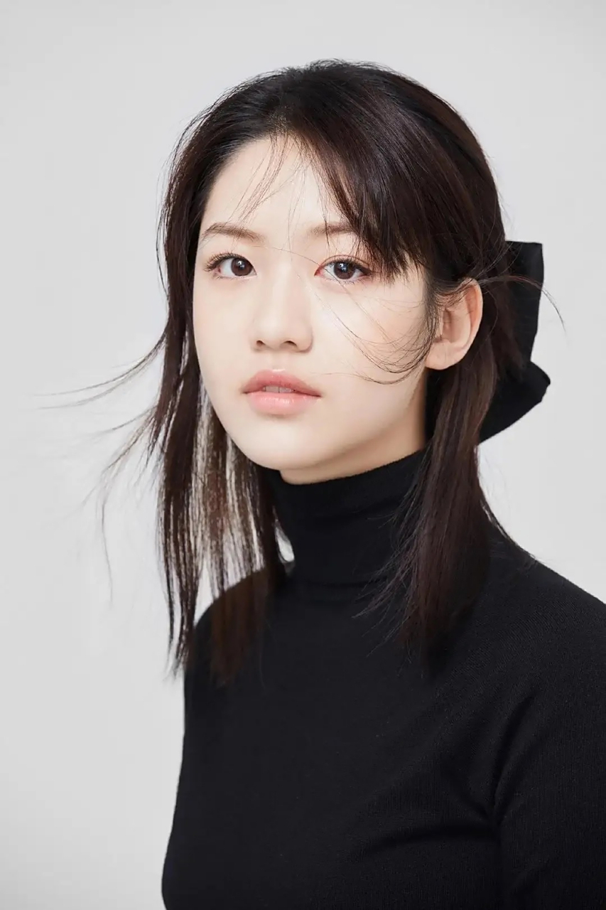 向涵之,2002年5月4日出生,华语影视女演员.