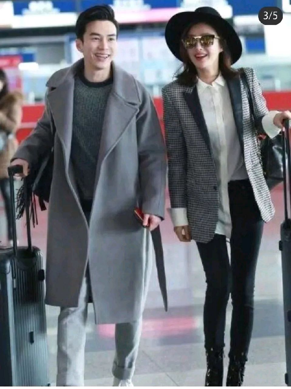 秦岚和王冠逸被爆疑似热恋,在机场拍到,互动亲密.