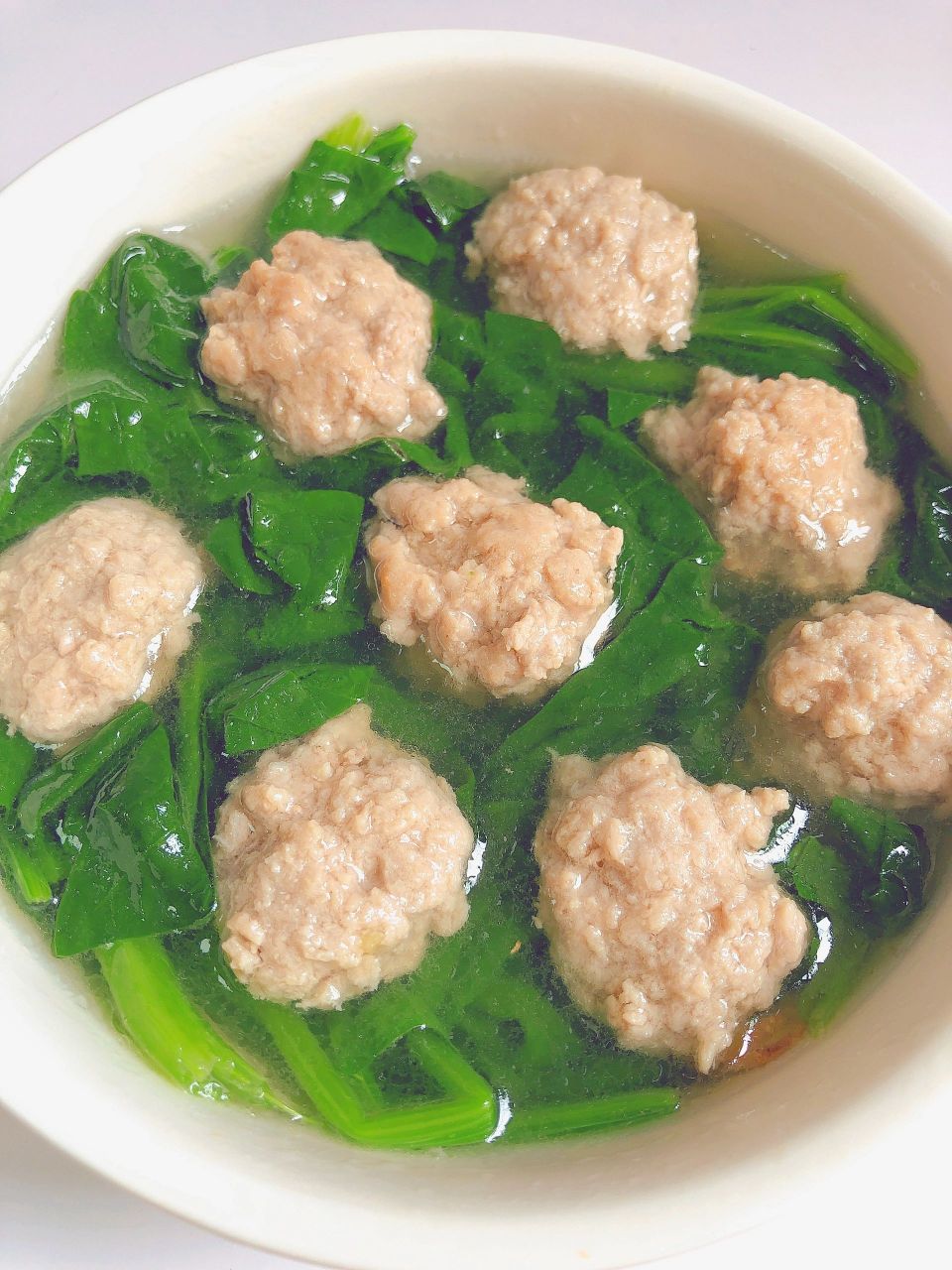 鲜掉眉毛的菠菜丸子汤|||天气热起来了,今天给孩子安排的是一个清爽的