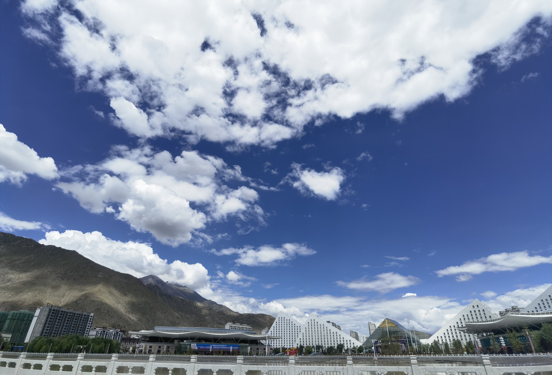 拉萨今日好天气!  雨季即将结束!随着晴好的日子增多.