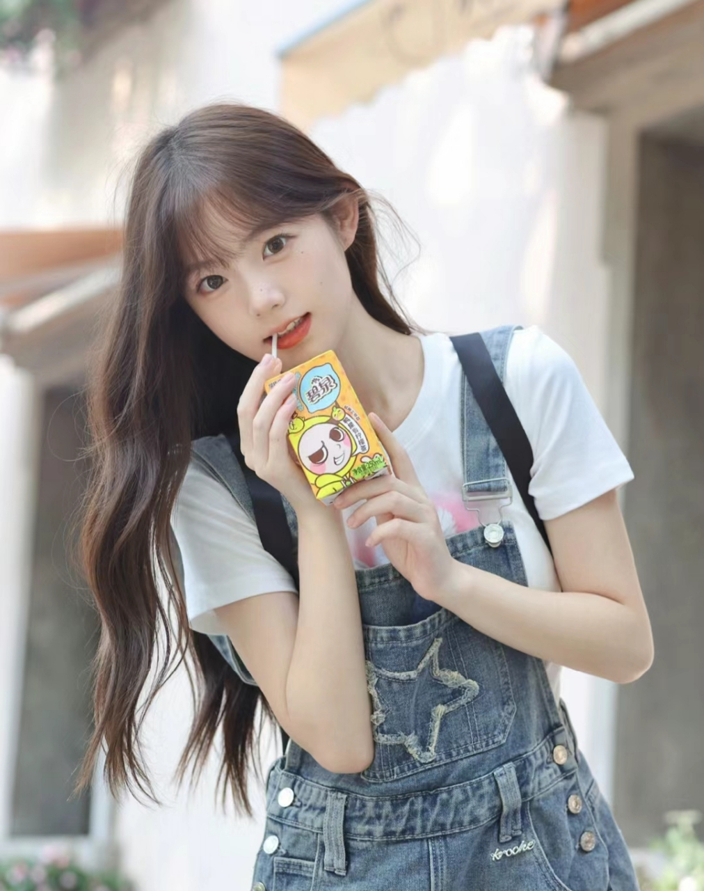 美女# #日常穿搭# emo是装的,想你是假的,现实和姐妹开心的不得了