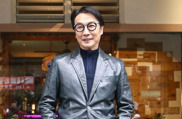 刘松仁:香港演艺圈的璀璨明星从电影到舞台剧,演艺之路多姿多彩