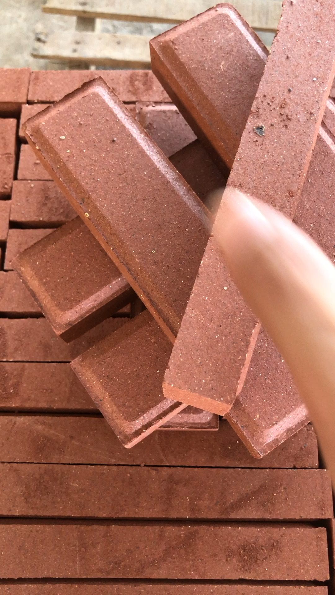 陶土烧结砖200x50x25条形透水砖圳隆建材-度小视