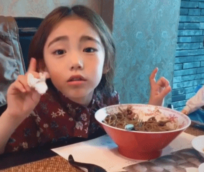 韩国10岁小网红李恩采,因过早使用护肤品再也不会长高了