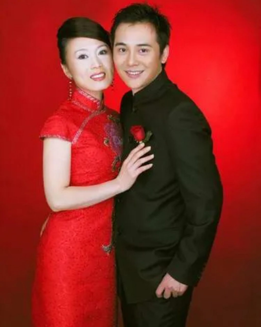 2004年,42岁的"黄梅戏后"吴琼,决定嫁给27岁的演员阮巡,男方父母反对