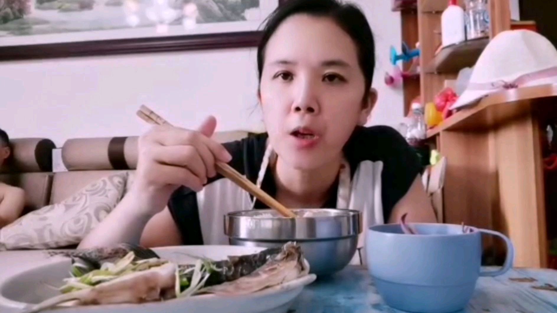 莉子嘴馋,做清蒸罗非鱼,鱼肉清甜嫩鲜滑,真的太好吃了