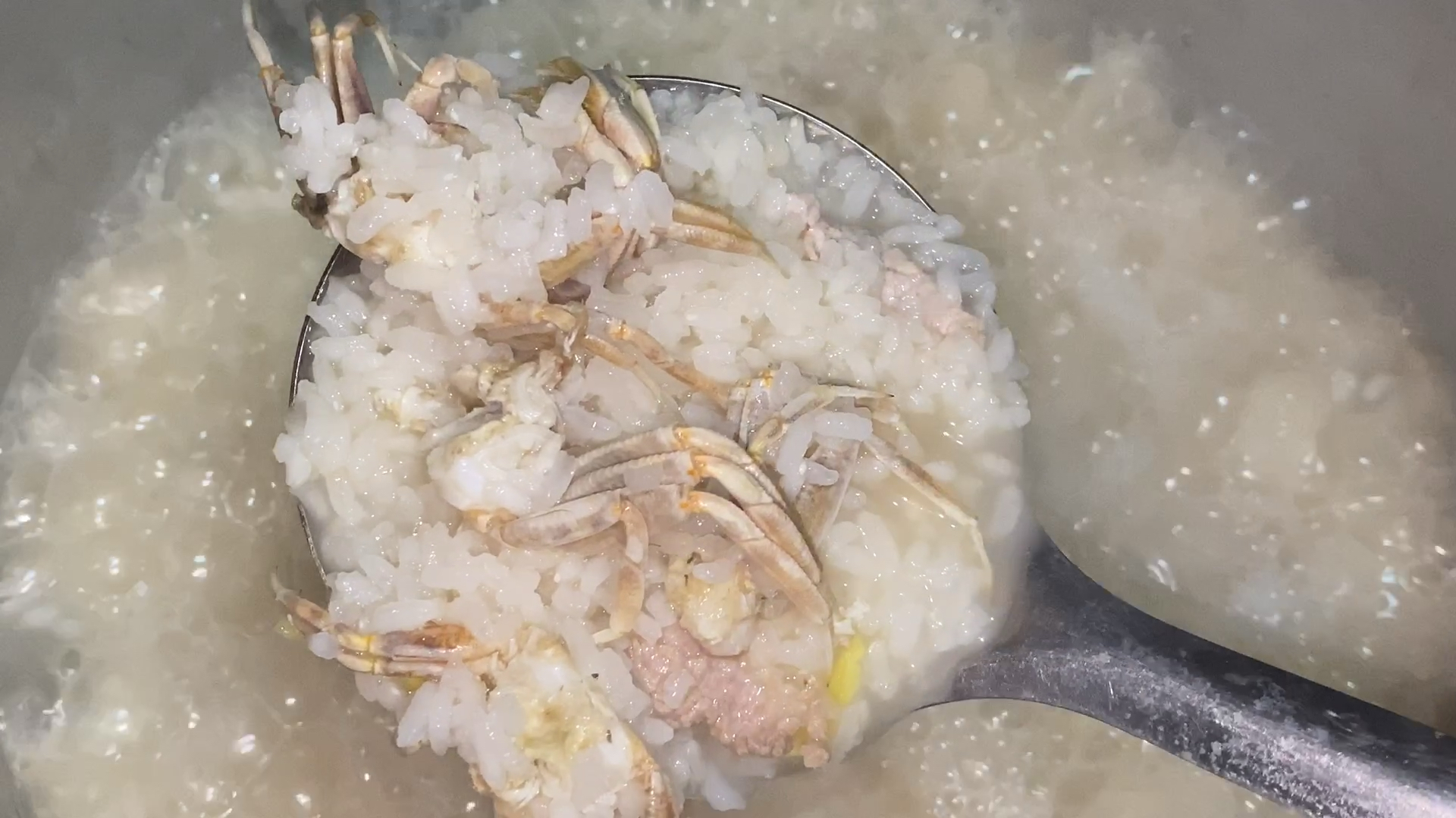 这才是真正的海鲜粥,新鲜滚热辣,非常鲜美好吃,做法也简单