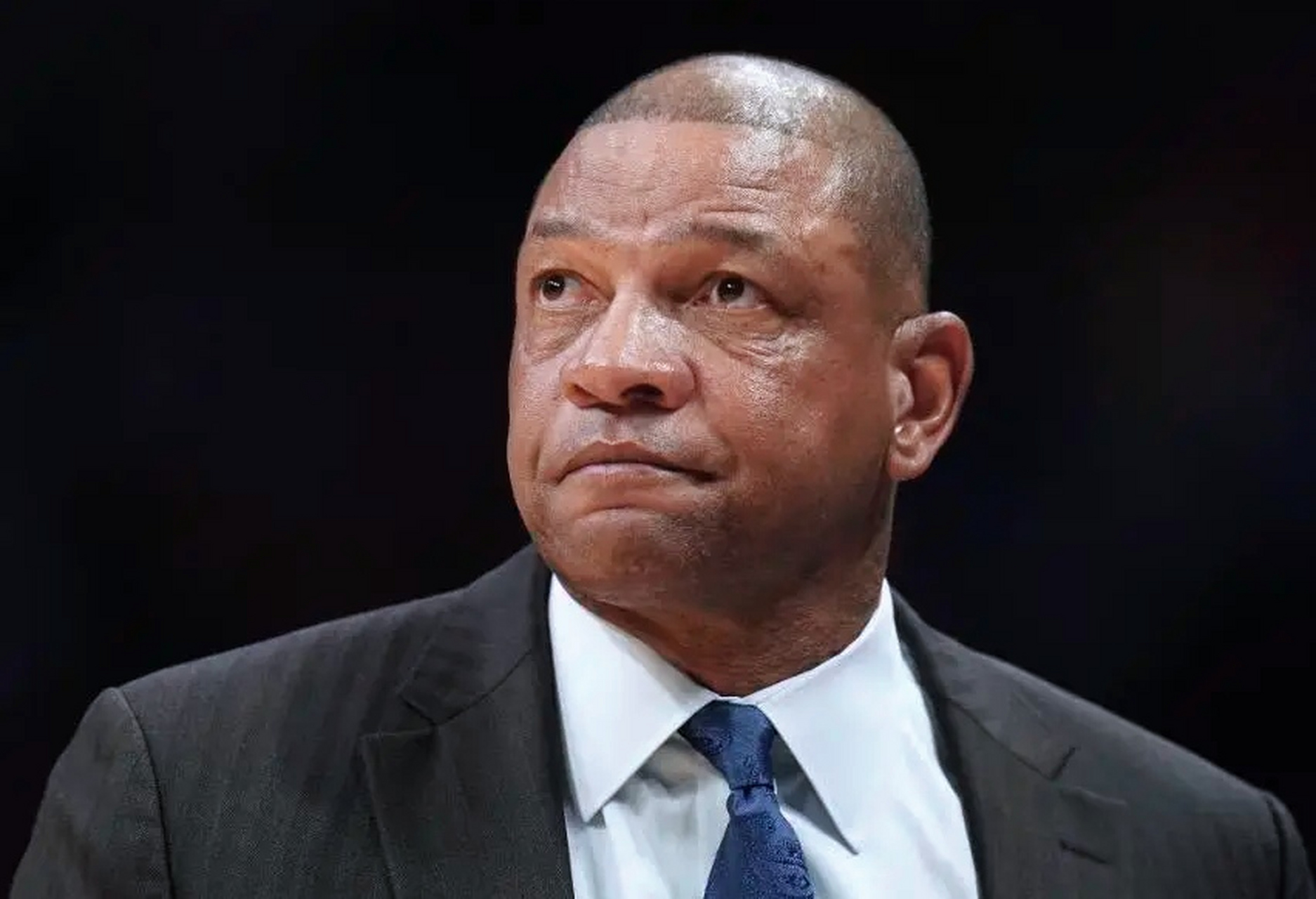 76人解雇了主教练道格·里弗斯 76人发布了官方声明:里弗斯是史上最