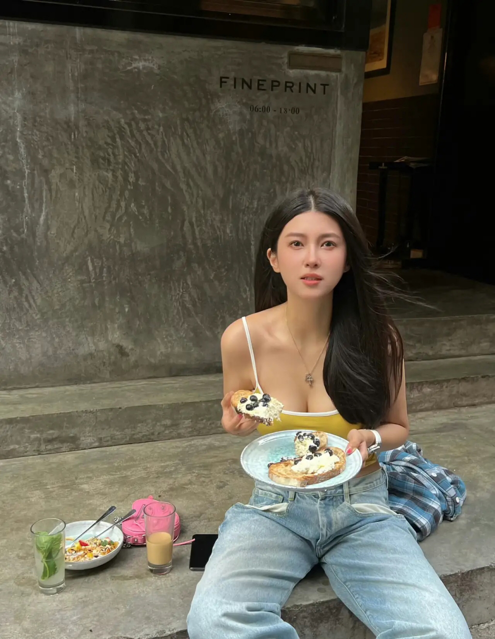 美女模特推荐北京姑娘钟鹿纯