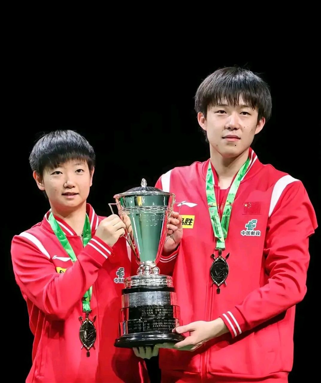 乒乓球混双项目的世界排名第一王楚钦(大头)/孙颖莎,几乎成为世界