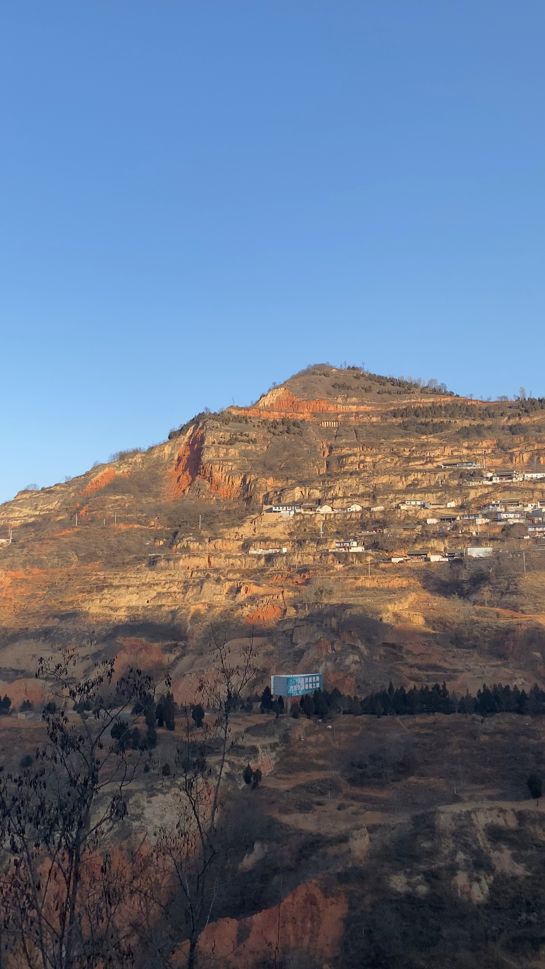 米仓山顶的一个小村庄,这也应该是我们陇南最缺水的地方