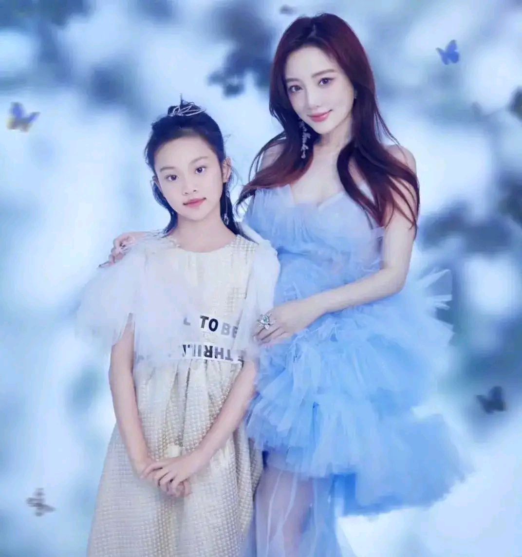 贾乃亮女儿身高惊人,与爸爸同买手表引热议