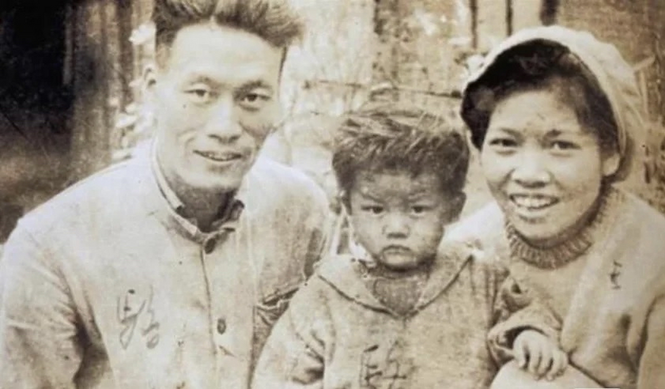 小金子是抗日英雄王凤阁将军的儿子,1935年,伪军得知王凤阁已经有孩子