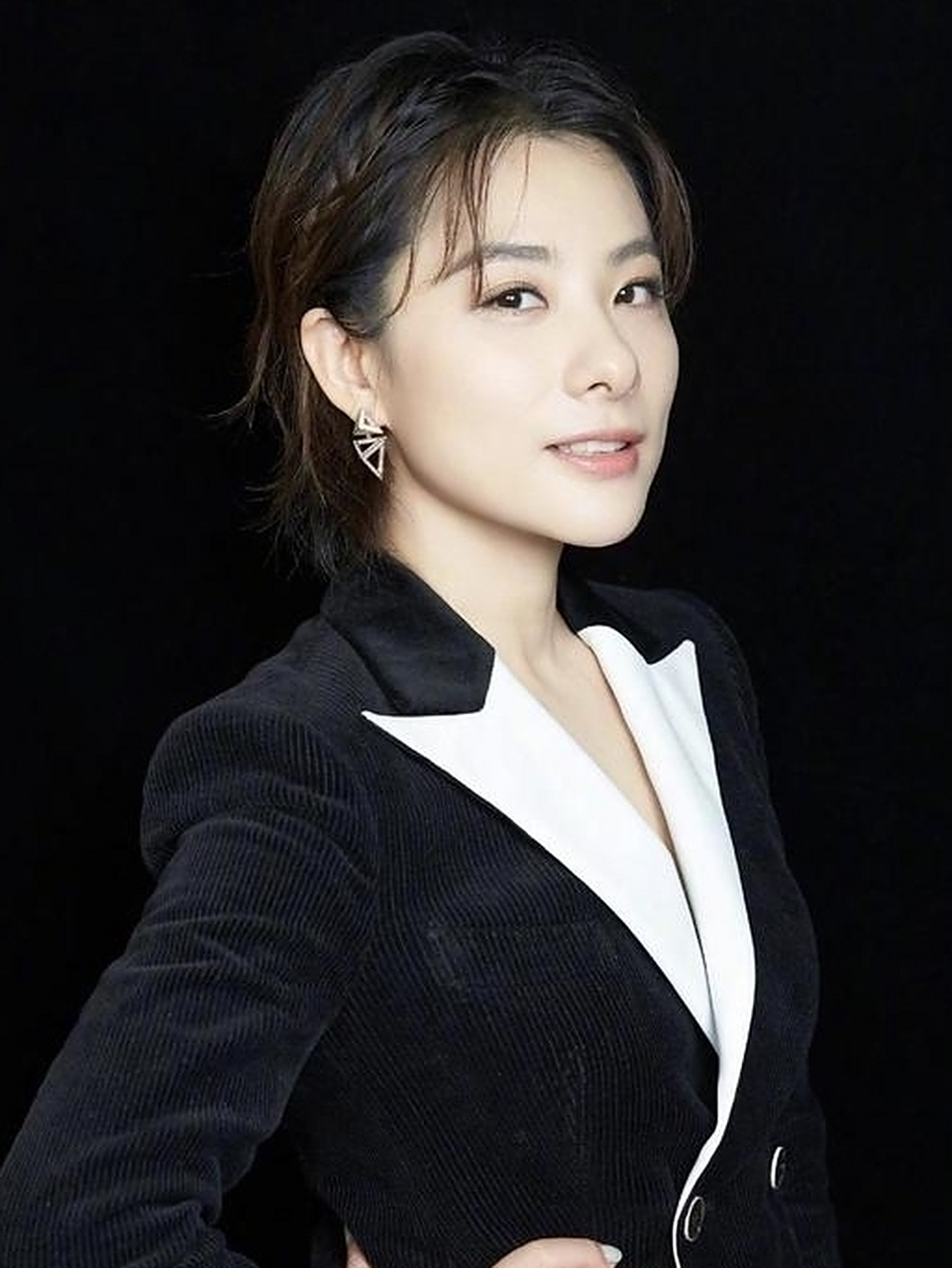 刘璇是女子体操界的绝代佳人,有着出色的体操技艺而闻名,精致面容