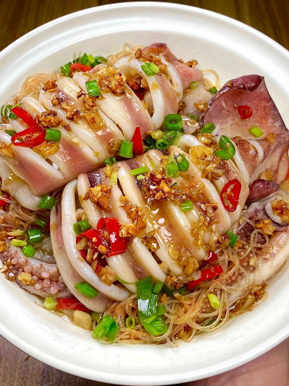 这个鱿鱼蒜蓉粉丝,真的好下饭啊 鱿鱼q弹鲜爽口,蒜蓉浓郁,米饭入味