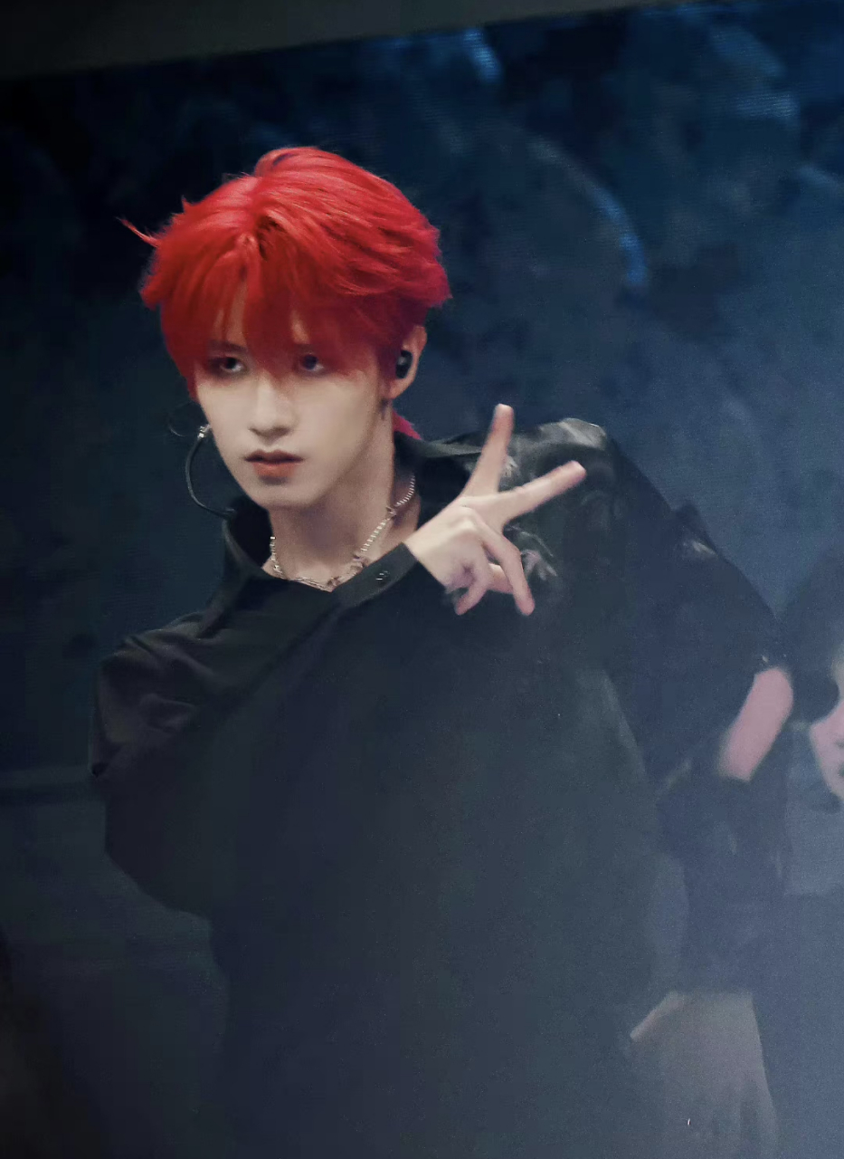 tf家族三代的朱志鑫不愧是门面担当,这红发好帅,是每一次妆造都会让人