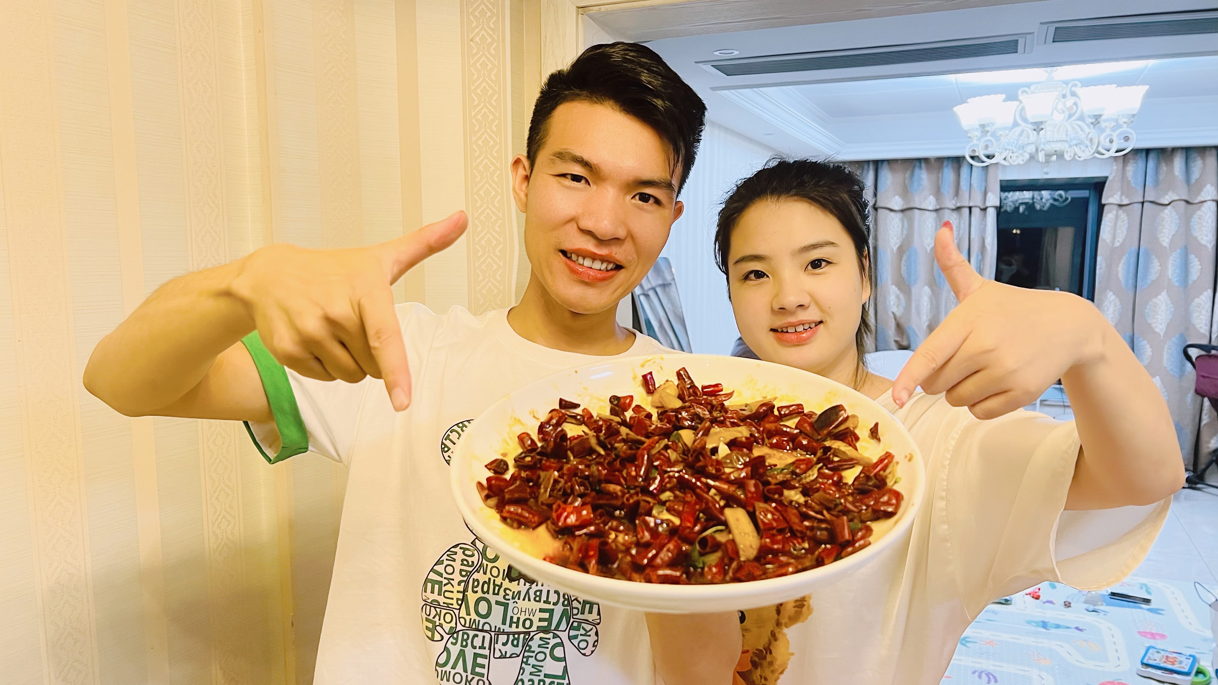花甲打汤在湖南没人吃,老肖这种做法味道更好,小七月激动地唱歌