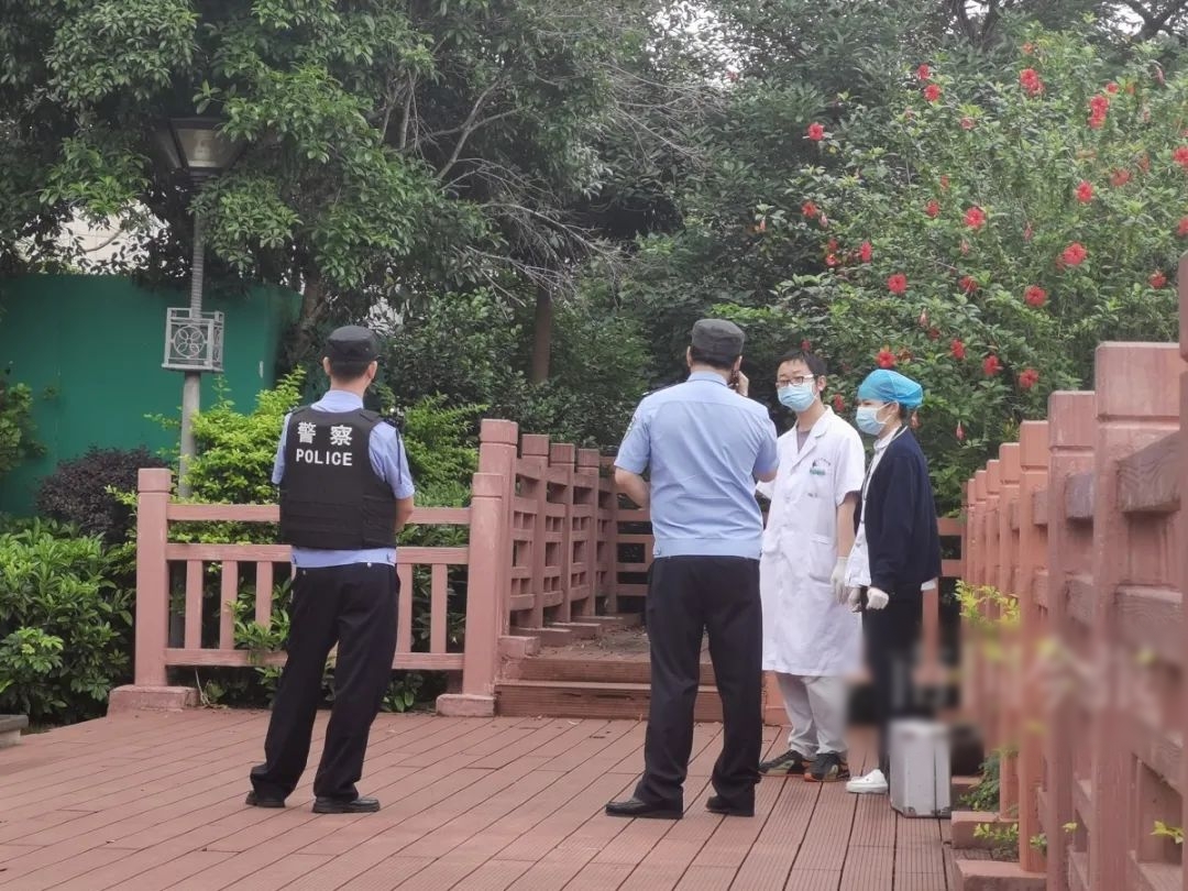 廣西一男子在公園上吊自殺,一個細節令人遺憾,疑似房子被強拆