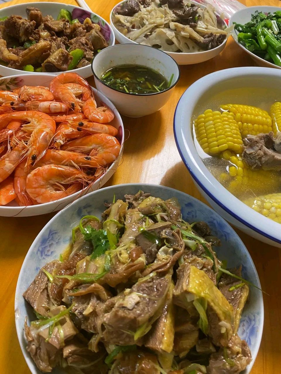 图4,广西人吃晚饭. 图7,安徽人吃晚饭.