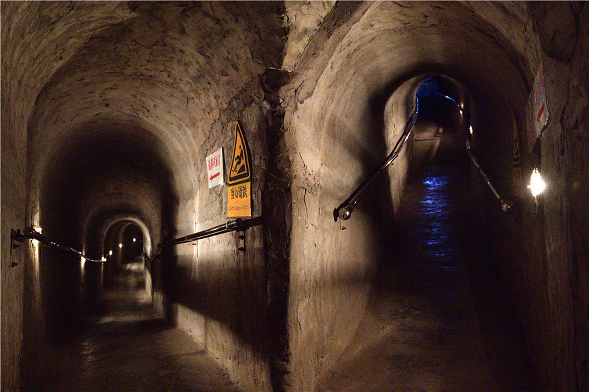 冉庄地道战遗址是电影《地道战》的原型,以十字街为中心,形成了20多条