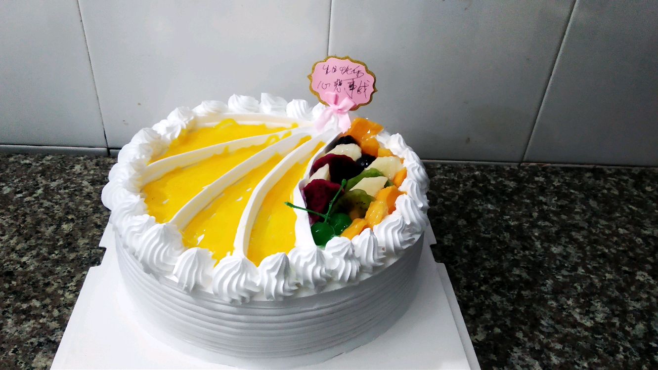 成年人过生日喜欢点的水果生日蛋糕,漂亮又美味