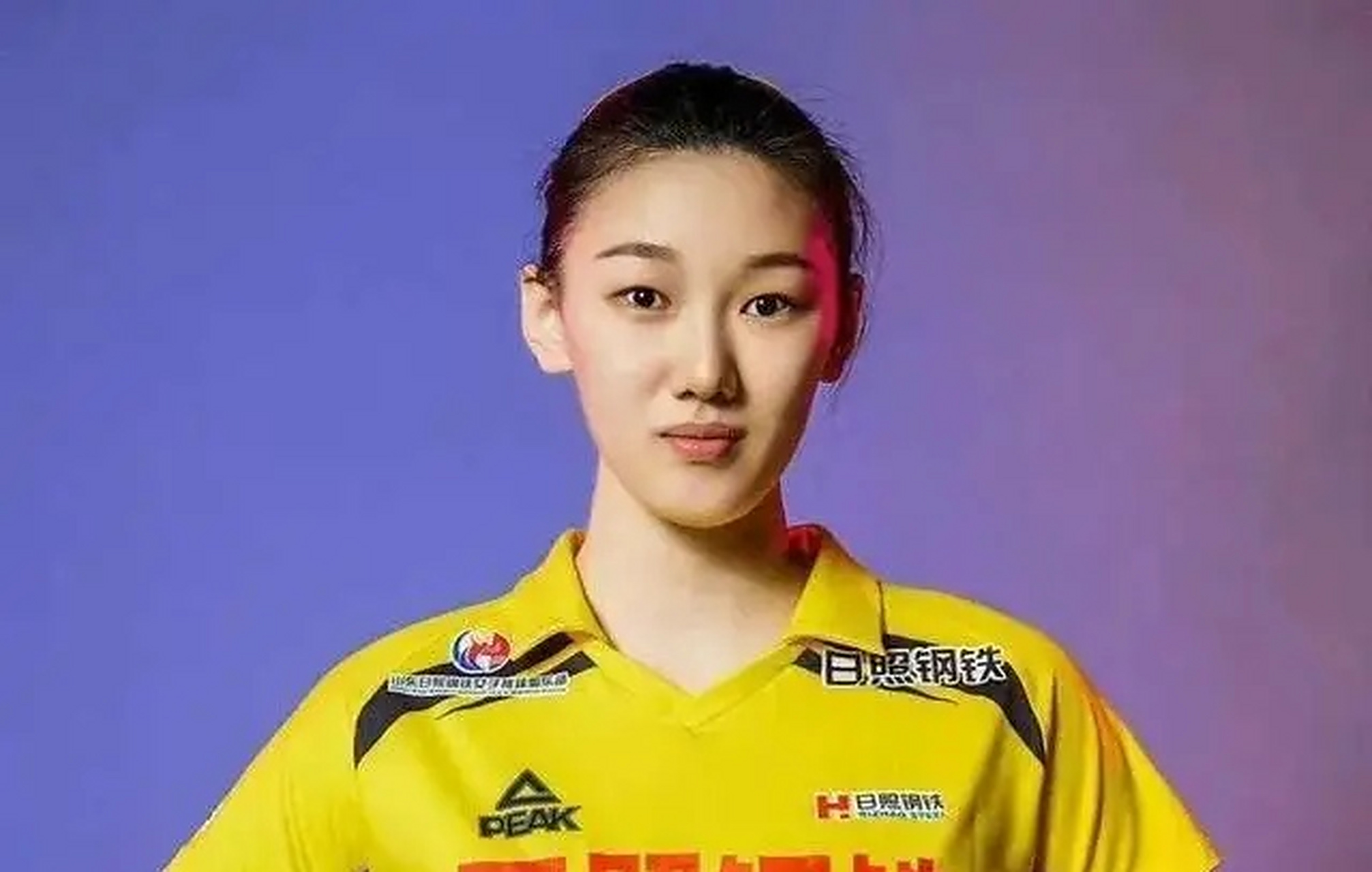 【储备队长】 孙杰成为山东女排新赛季队长,然而由于外援克莱格尔的