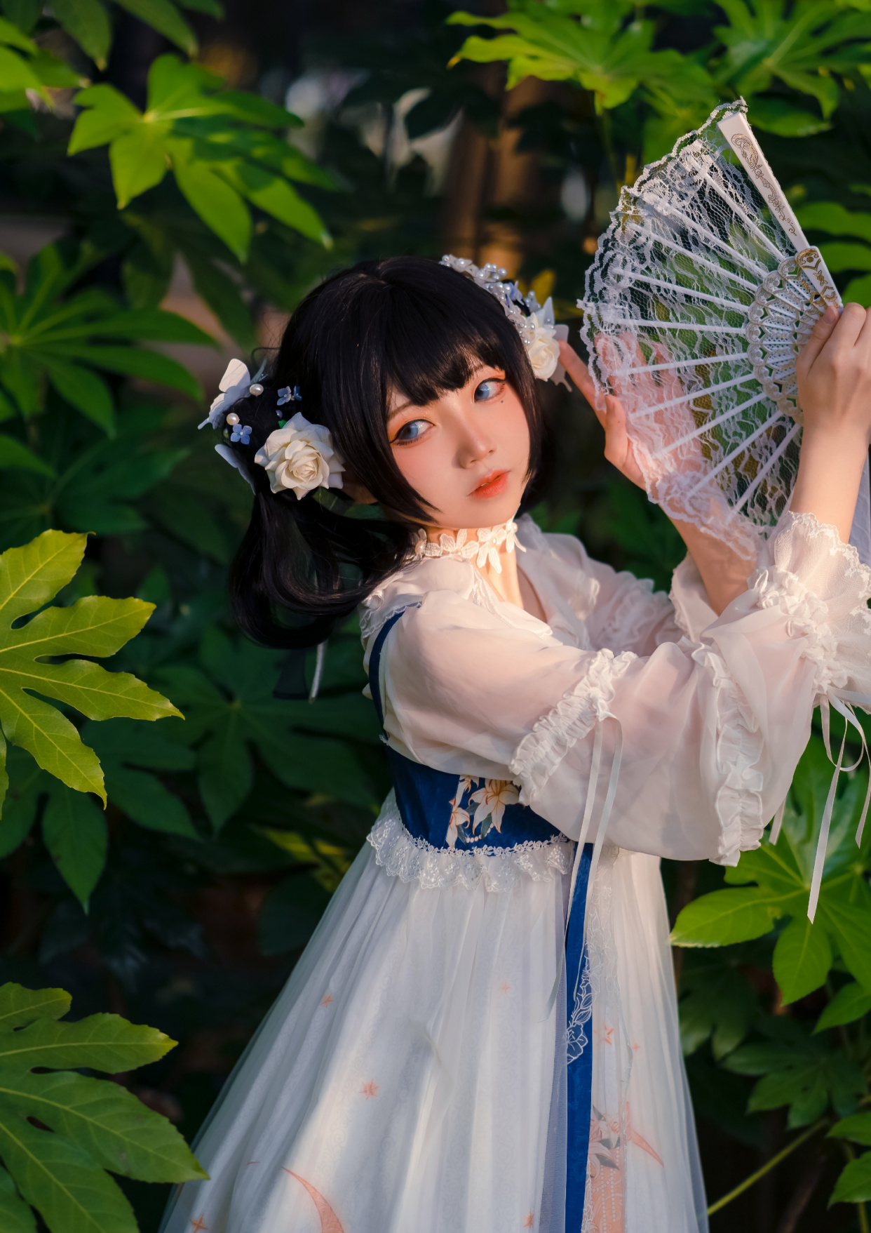 楚楚动人的洛丽塔小姐姐,在黄昏里撑一把油纸伞,温婉且动人