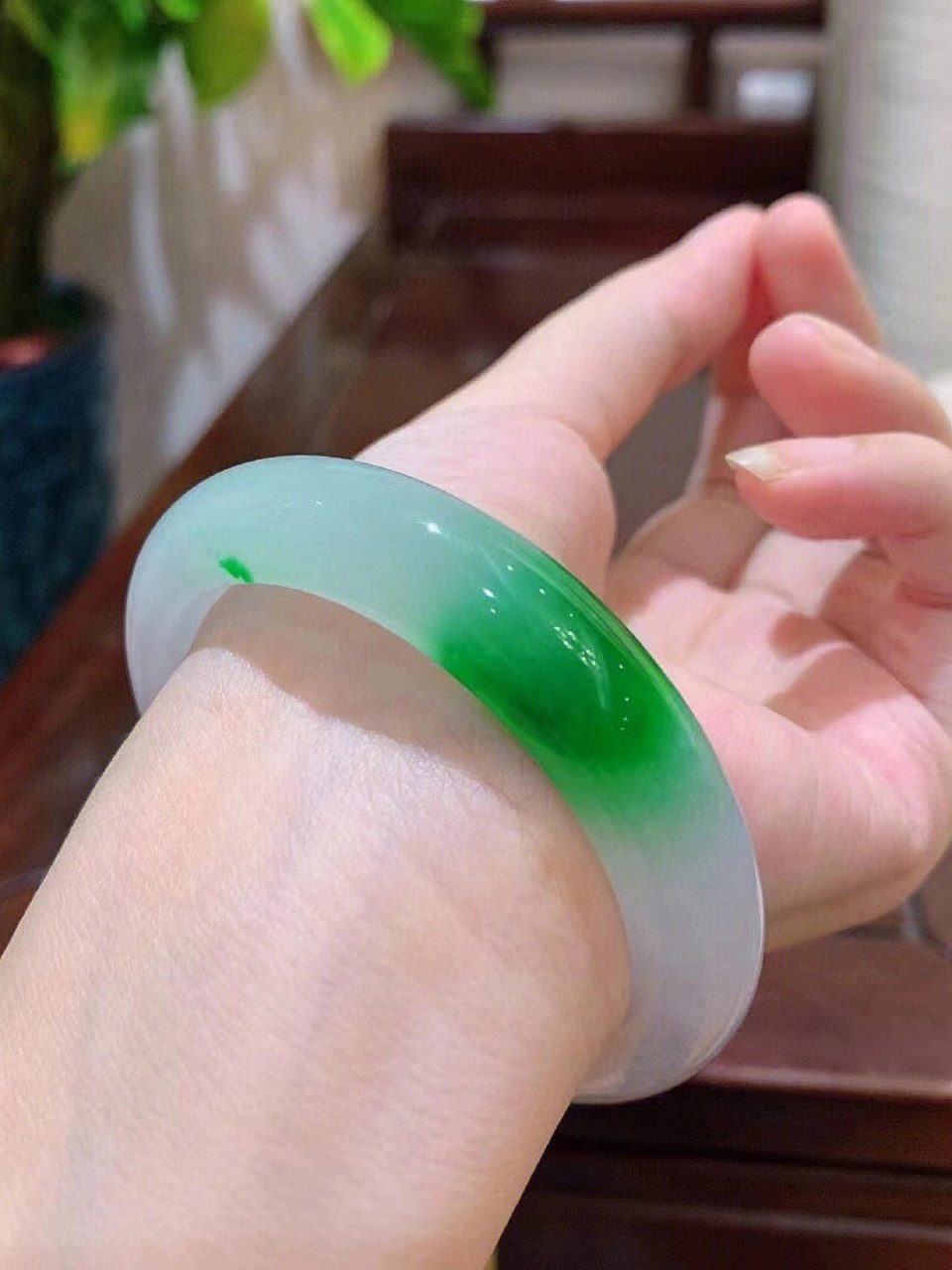 翡翠白底青5000图片(白底青最建议买的三个颜色) 第2张