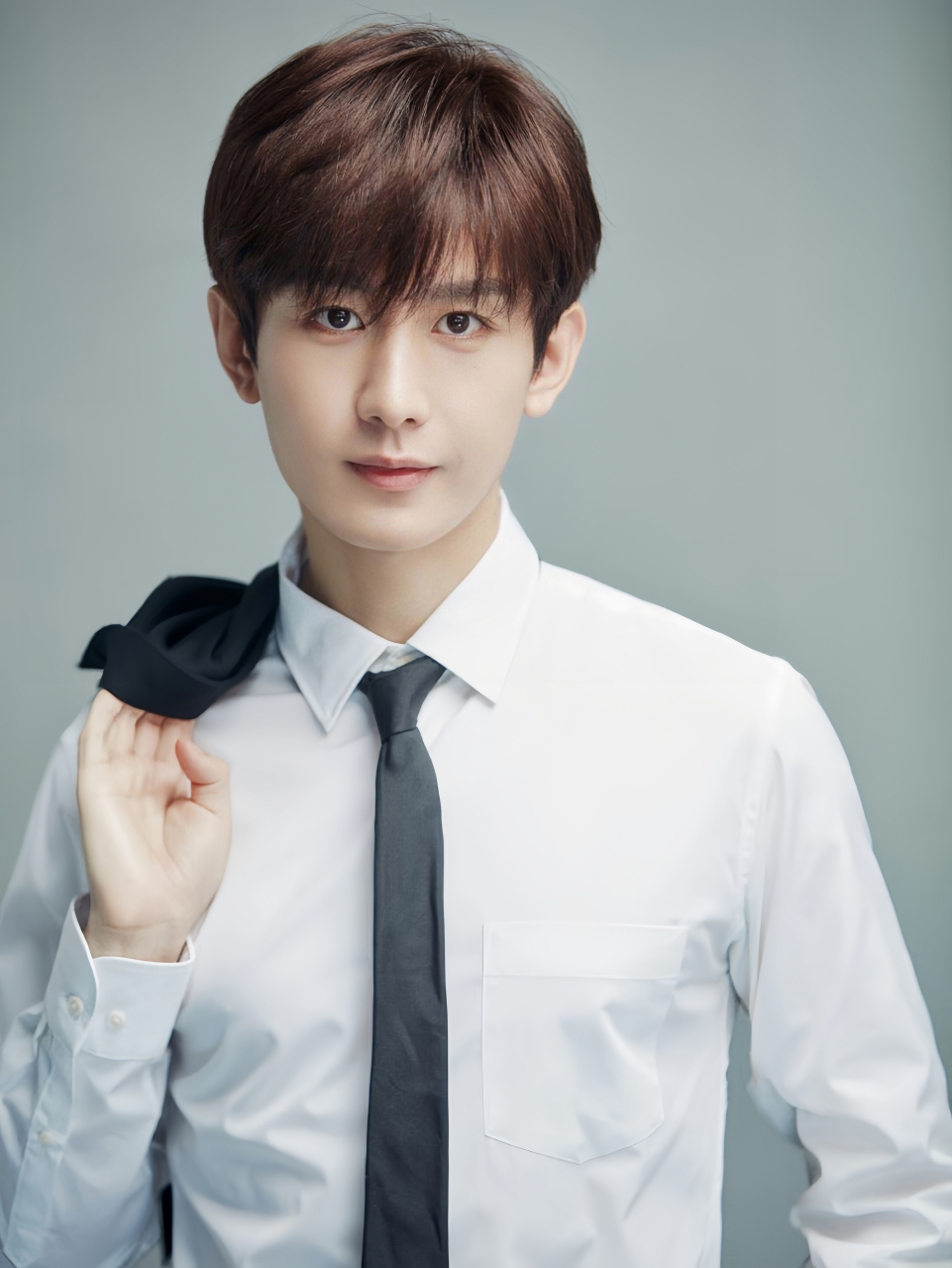 成毅绝对是2023年最励志的男星之一,让人佩服!